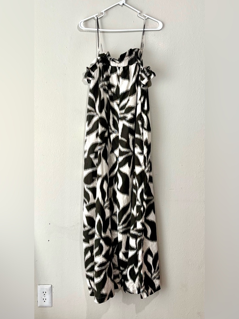 Banana Republic Black and White Off-Shoulder  Wide-Leg Jumpsuit Pockets Size L